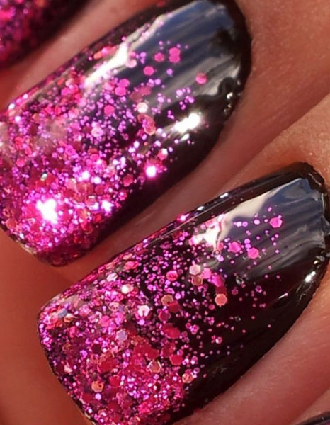 Black and Pink Glitter Nail Art Design: