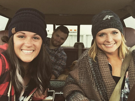 miranda lambert without her glamping makeup thanksgiving family spending trip brother shared country after goes road drivin away friend selfie