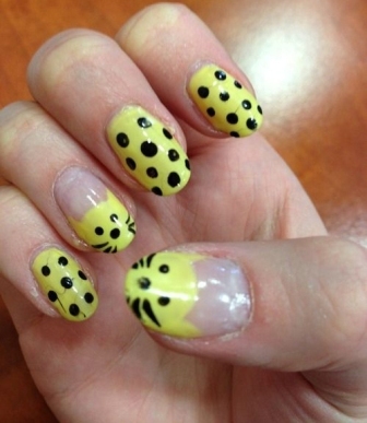 Dotted Cat Face Nailart Design in Yellow