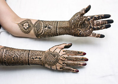 Mehndi Bangle Designs in Hands
