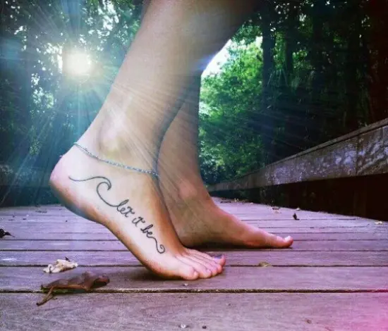 Wave tattoo on Valentinas foot
