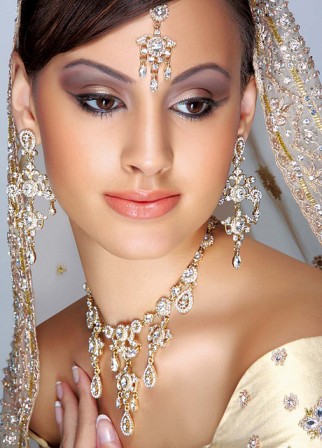 Bridal Eye Makeup Look with Flawless Base 2