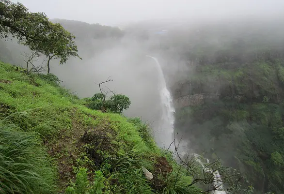 10 Majestic Waterfalls Near Mumbai With Highlights | Styles At Life