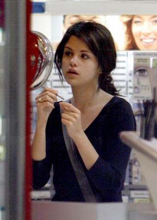 Selena Gomez Without Makeup 16