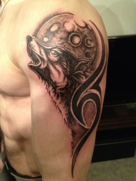 howling wolf tattoos