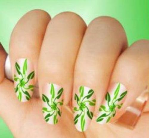 Well Designed Green Nail Art