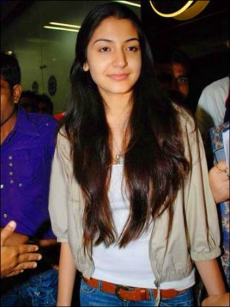 Anushka Sharma At Mumbai International Airport 2