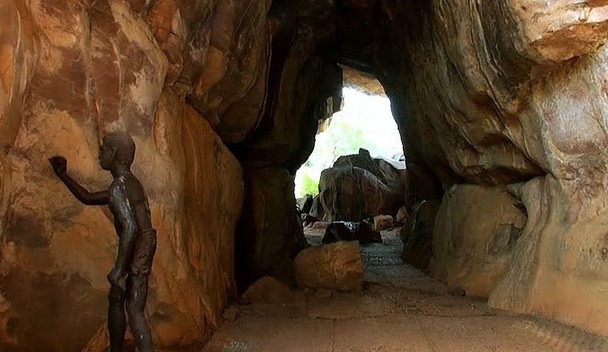 bhimbetka-caves-and-rock-shelters_bhopal-tourist-places