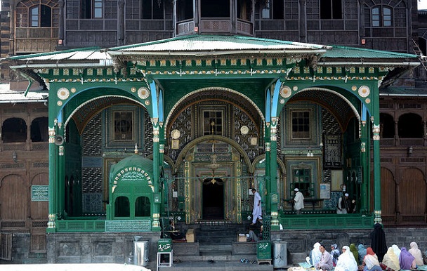 Khanqah-e-Moula traditional place in kashmir