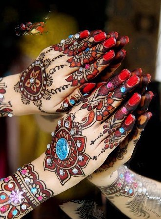 Red and Black Mehndi Design for hands