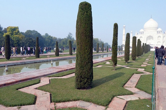 parks-in-agra-taj-mahal-garden
