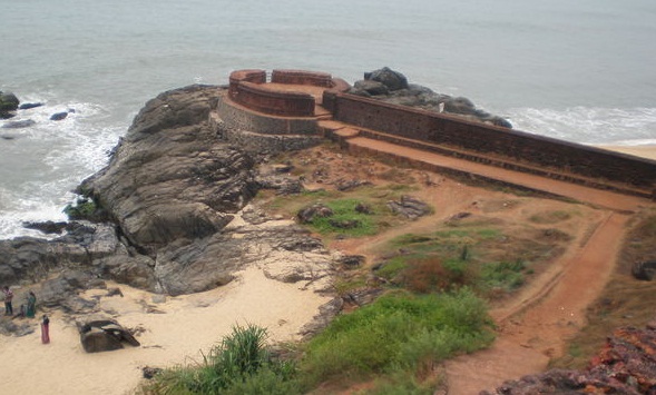 Scenic Places in India-Bekal Fort – Abandoned Glory