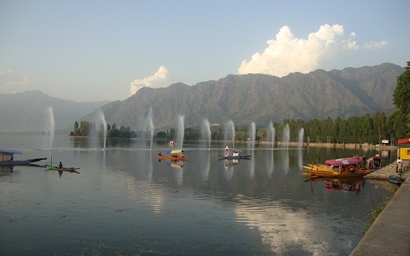 Scenic Places in India-Dal Lake – Srinagar’s Jewel