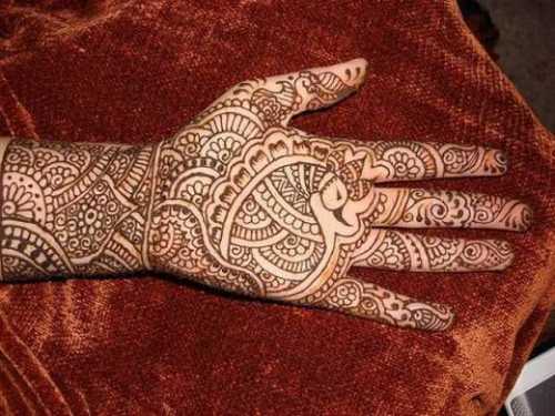 10 Natural and Easy Tips for a Darker Mehndi Colour - PG Shop – Owned by  BGDPL, Authorised P&G Distributor