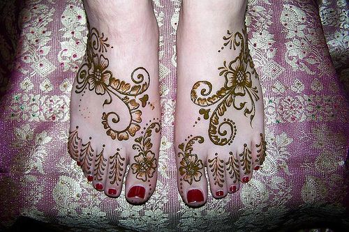 Mehndi holds an of import house inwards close Middle Eastern as well as South xv Adorable Flower Mehndi Designs for Hands as well as Feet with Pictures
