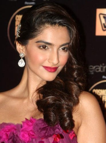 Sonam Kapoor Beauty Tips Lip Makeup