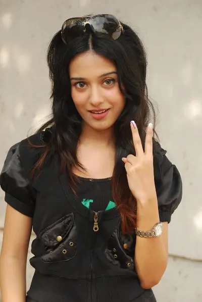 Amrita Rao Sex - 9 Pictures of Amrita Rao with and without Makeup | Styles At Life