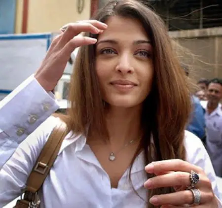 9 Pictures of Aishwarya Rai without Makeup Styles At Life