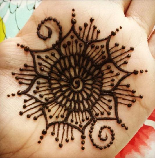 Spider’s Web Mehndi Designs for Engagement