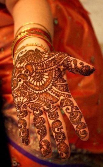 The Red Hot Dulhan Mehandi Designs