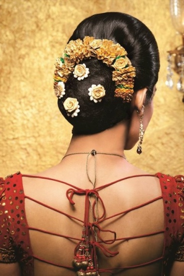simple juda hairstyle for saree