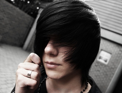 Emo-Hairstyles-for-Guys 14