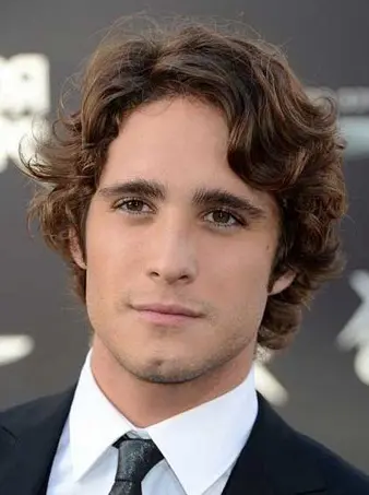 men's curly hairstyles without beard
