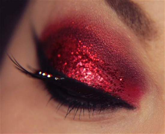 frill cigar Kakadu Christmas Eye Makeup: Easy Way to Do Red Eyeshadow for Xmas 2023
