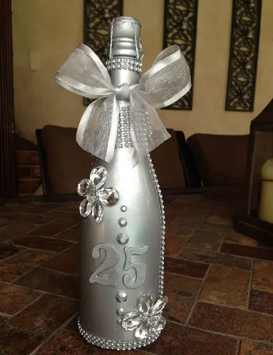 40 Unique Gifts for Parents on 25th Wedding Anniversary | Styles At Life
