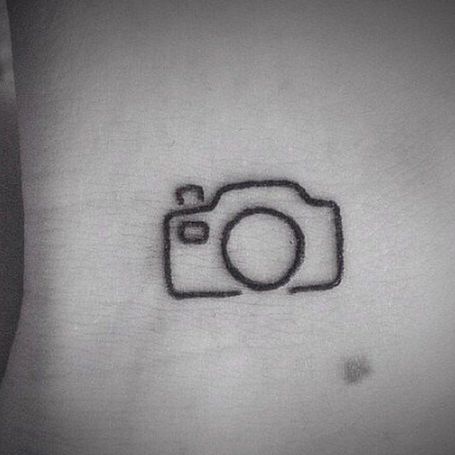 26 Dazzling Camera Finger Tattoo