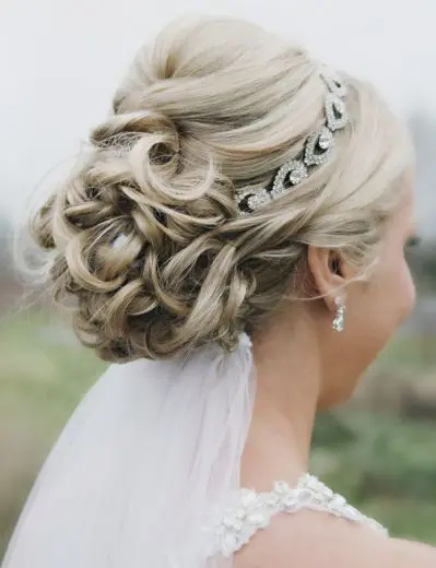 2023's Matching Bridal Hairstyles for Wedding Dress (75 Best)