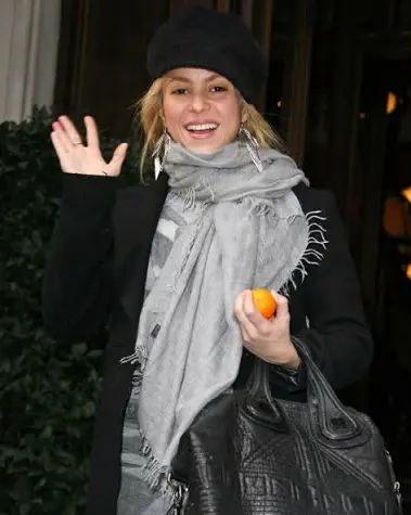 Shakira No Makeup in Winter Clothes