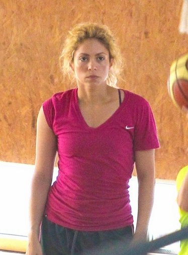 Shakira Without Makeup Face at Gym