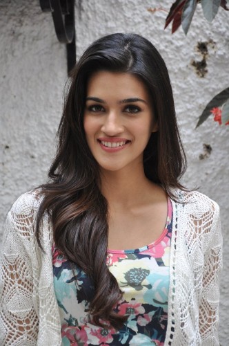 Top 9 Kriti Sanon Without Makeup Pictures Styles At Life