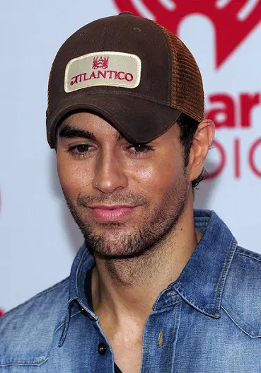 9 Unseen Pictures of Enrique Iglesias without Makeup