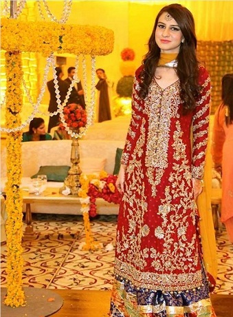 Red Colour Dress For Mehendi Designs
