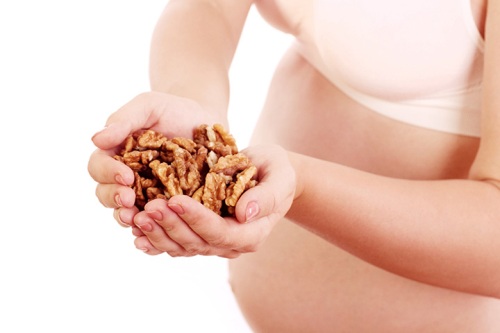 benefits of eating peanuts during pregnancy