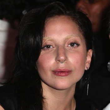 Lady Gaga without makeup 17