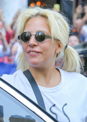 Lady Gaga without makeup 19