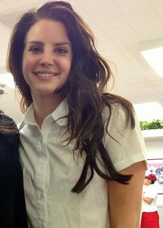 Lana Del Ray without makeup 6