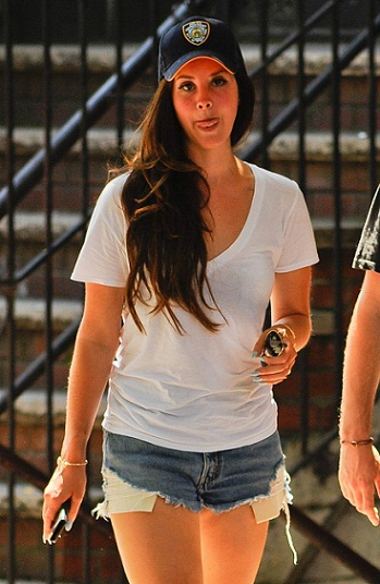 Lana Del Ray without makeup 11