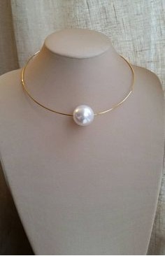 Gold Wire Choker with The Pearl