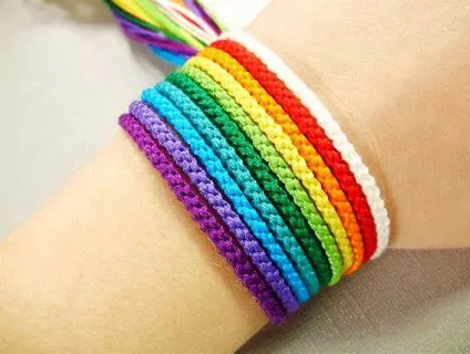 DIY Bracelets Book: 8 Friendship Bracelets Fun to Make, Wear and Share: Gift Ideas for Holiday [Book]
