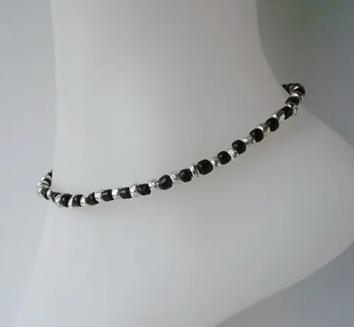silver-anklets-for-girls-black-and-silver-stretchable-anklets-with-glass-beads