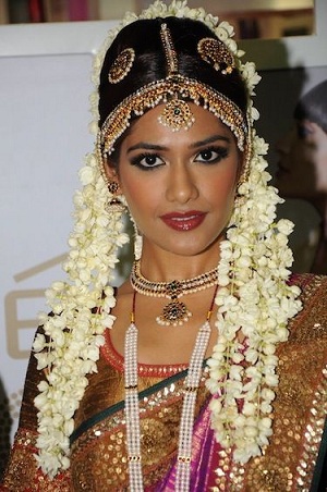 South Indian Bridal Maang Tikkas in Gold