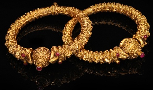 temple-jewellery-designs-taraksi-temple-design-jewellery-bangles