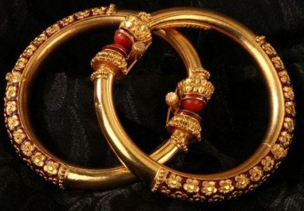 the-traditional-gold-bengali-bangle12