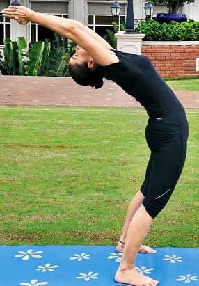 Hasta Uttanasana Yoga for More Breathing (Raised Arms Pose)