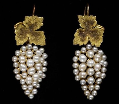 Details about   Imitatation pearl earrings beautiful long w/crystal or grape design gold color 