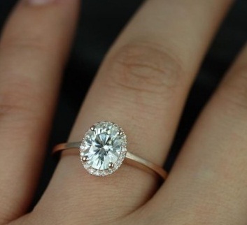 Simple Diamond Gold Wedding Ring